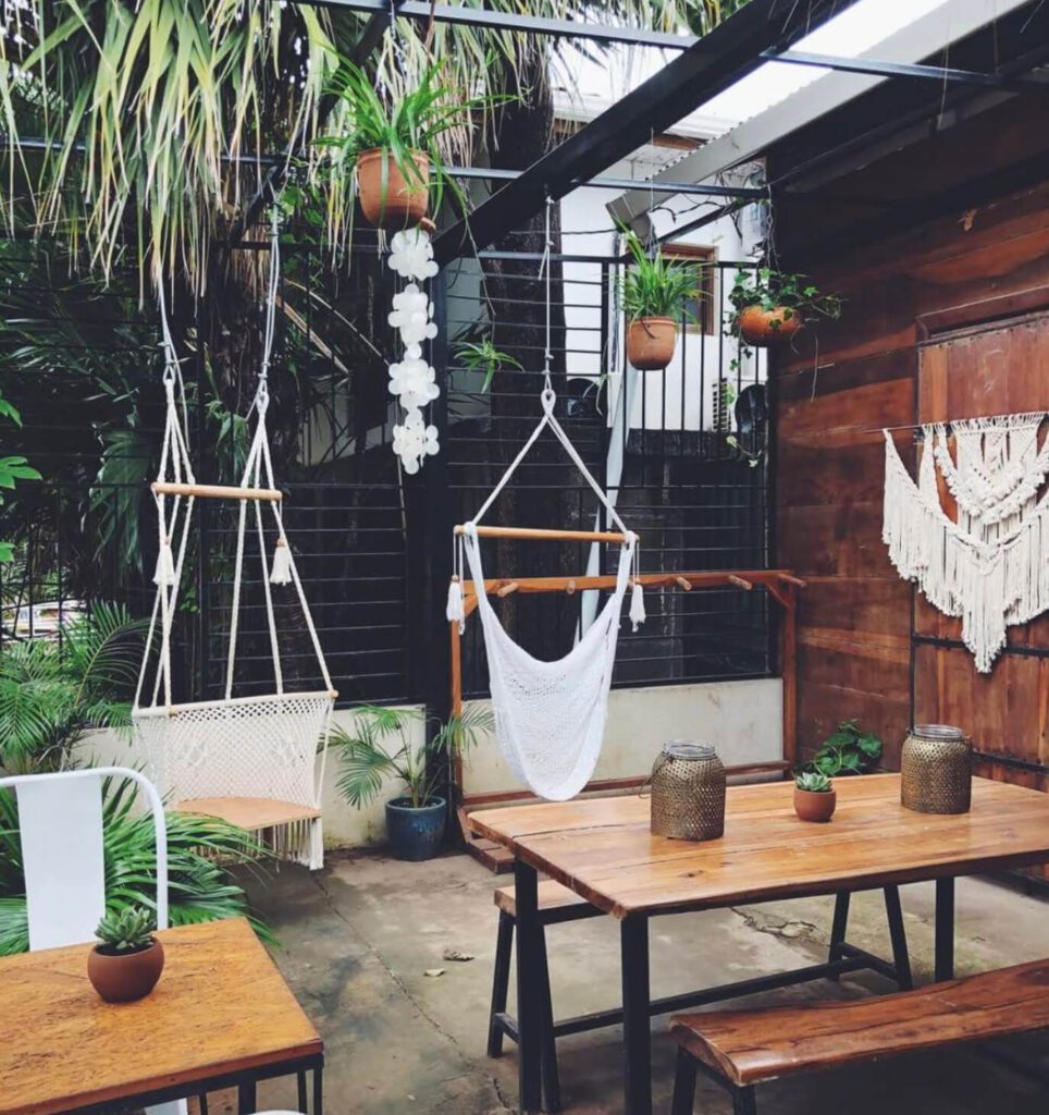 Ding Repair Cafe Garden dining area