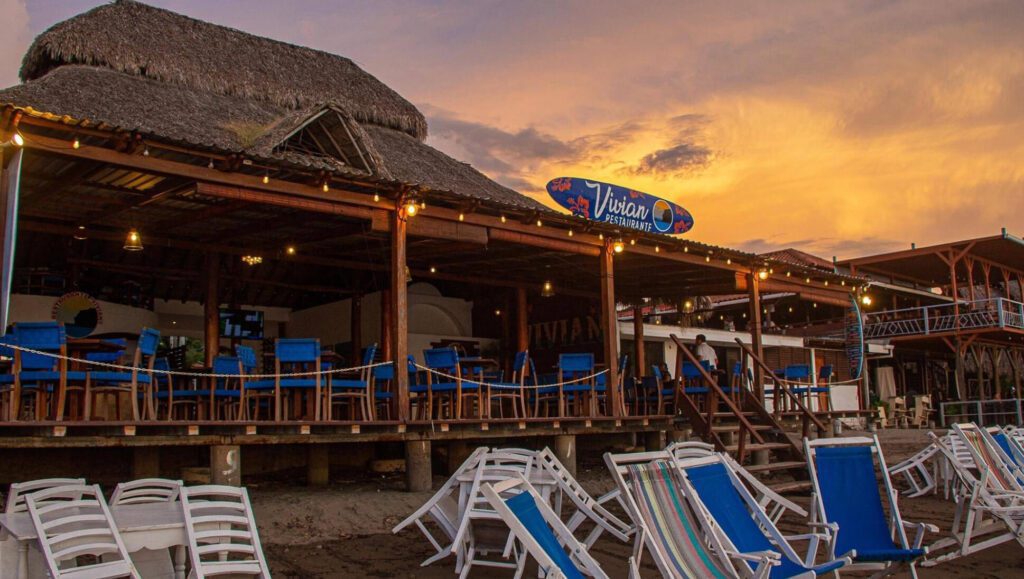 Sunset view of the exterior of Restaurante Vivian from the beach