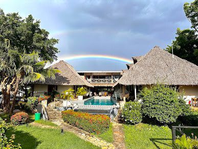 Photo of the building and setting of Casa De Olas Hostel with infinity pool overlooking the Pacific Ocean in San Juan del Sur, Nicaragua