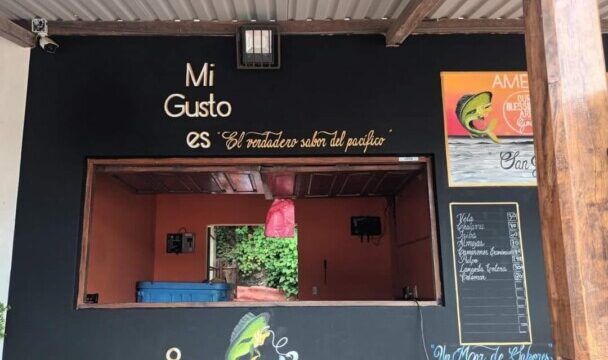 Outdoor dining area at Marisquería Puerto Bonito with ocean views in San Juan del Sur, Nicaragua