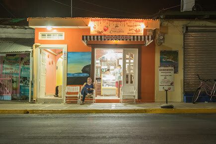 Exterior of La Fuente de Chocolate Cafe showcasing handcrafted Nicaraguan chocolates and cozy café seating in San Juan del Sur
