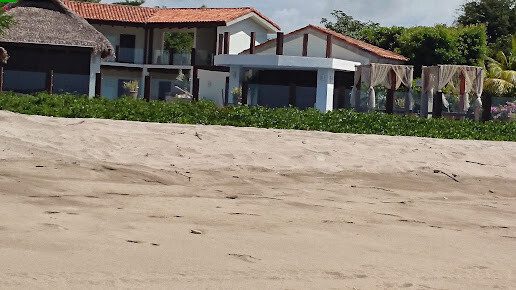 The Li'l Aussie Hut beachfront eco hostel at Playa Marsella