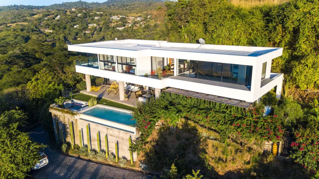 Exterior view of Casa Sueño Real with infinity pool overlooking the Pacific Ocean in San Juan del Sur