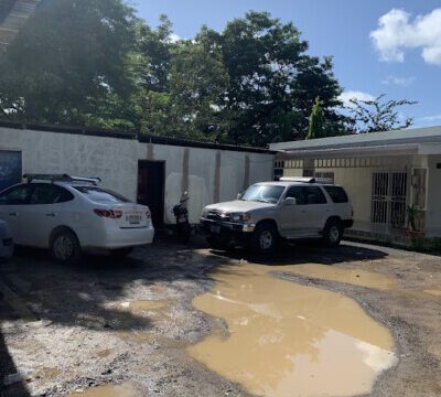Exterior view of El Chaparro Auto Lavado in San Juan del Sur, Nicaragua, showcasing car wash services