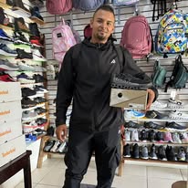 Shoe shop display with various footwear at Calzado Navarrete, Rivas