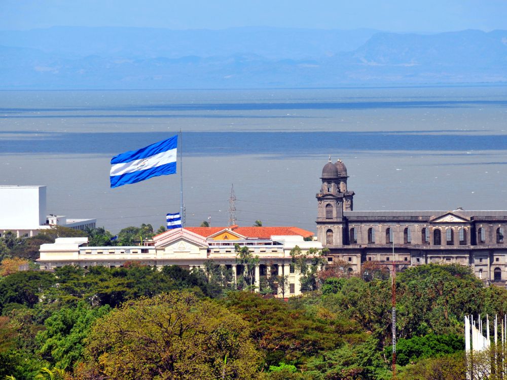 MIFIC Nicaragua exige imagen de inversión extranjera del exterior de un edificio del gobierno nicaragüense