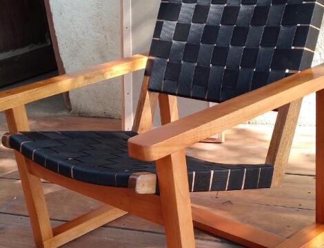 José Cerda professional carpenter working on wood joinery in Masaya